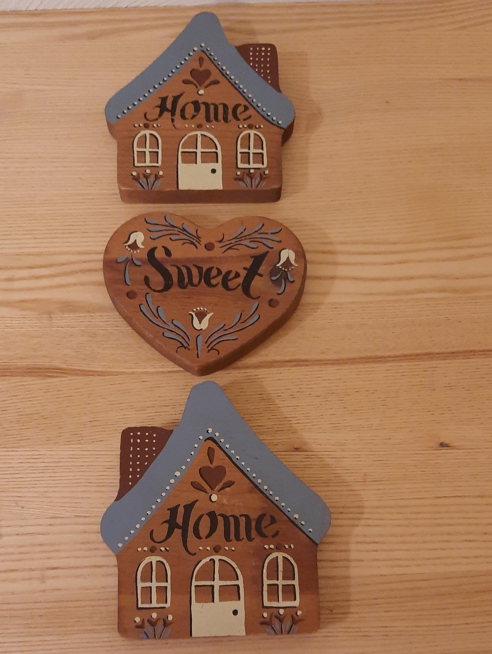 Vintage HOMCO 1980's Blue Country Home Sweet Home Wooden Hearts